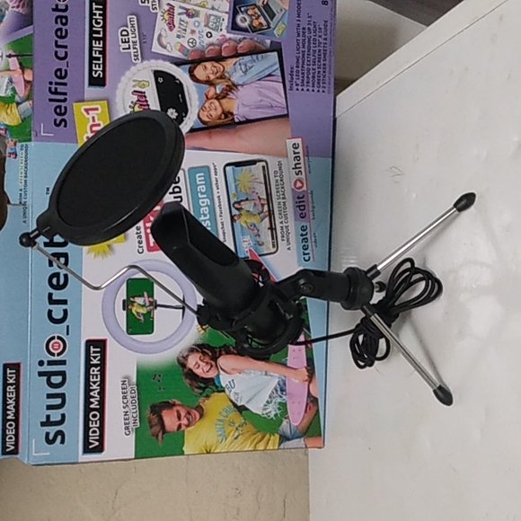 Studio Creator Video Maker Kit Complete - Picture 2 of 7